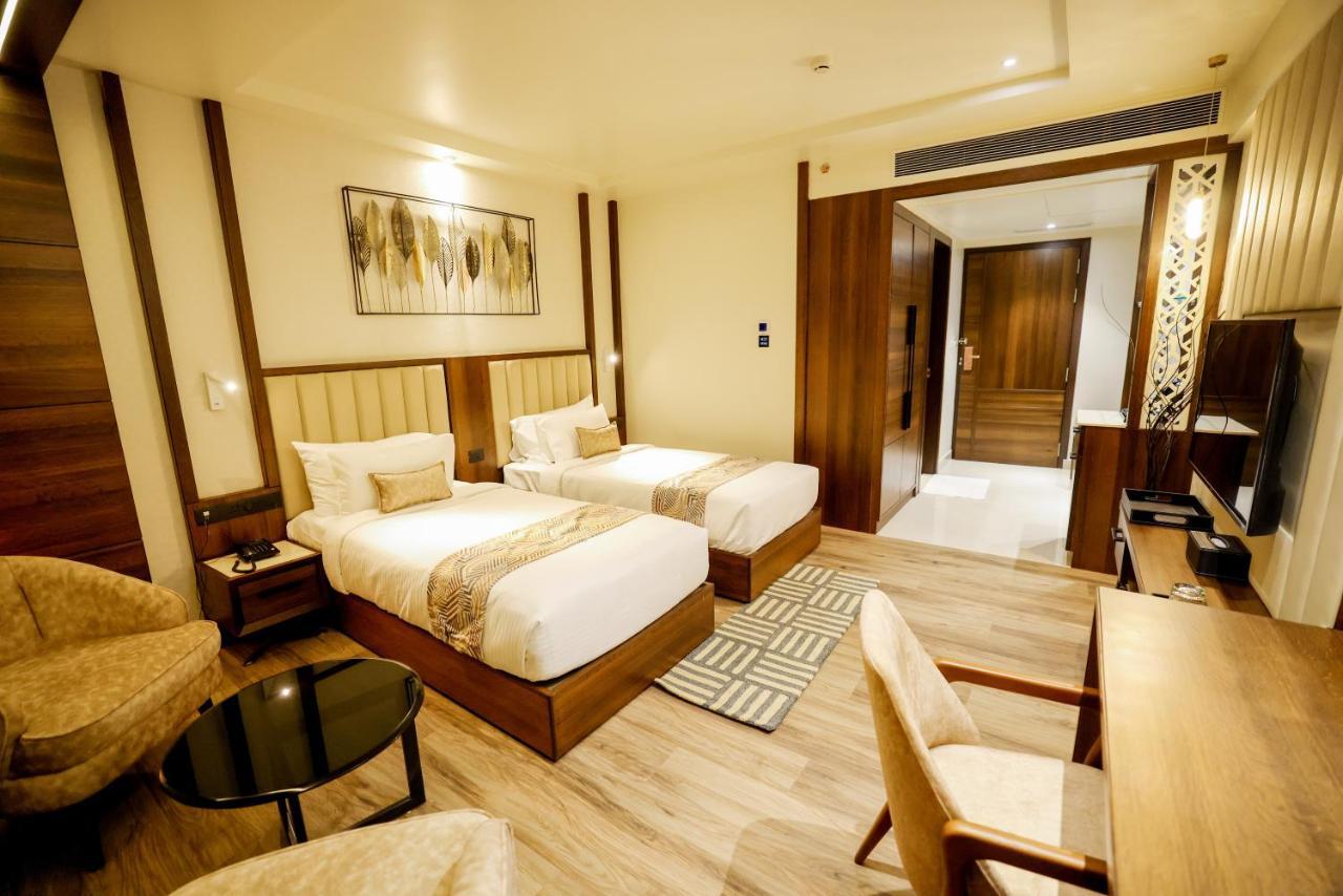 Aj Grand Hotel Mangalore Dış mekan fotoğraf